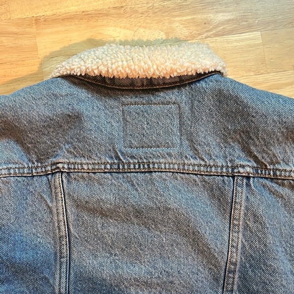 Women’s Levi’s Original Sherpa Trucker Jacket - Picture 15 of 15